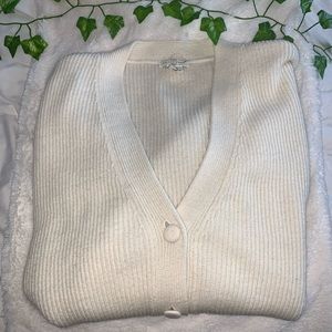 Oversized cardigan! 🤍